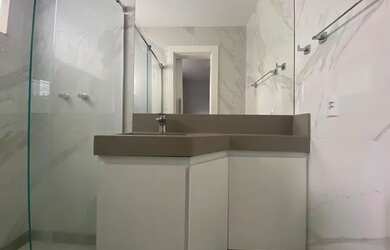 Imagem 6: Casa de condomínio para aluguel e venda possui 270 metros quadrados com 5 quartos