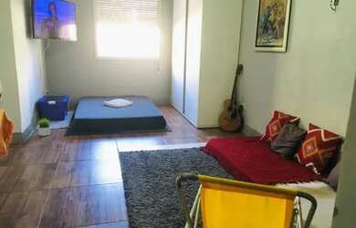 Imagem: O apartamento possui 1 Dormitório, 1 Banheiro, 1 Vaga na garagem