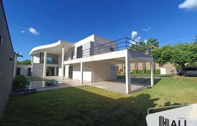 Imagem: A casa em condomínio à venda possui 4 Dormitórios, 5 Banheiros