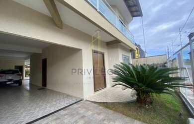 Imagem: A casa possui 4 Dormitórios, 4 Banheiros, 4 Vagas na garagem