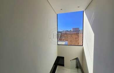 Imagem: A casa em condomínio possui 4 Dormitórios, 5 Banheiros, 4