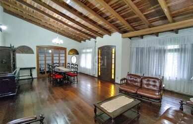 Imagem: A casa possui 3 Dormitórios, 3 Banheiros, 5 Vagas na garagem