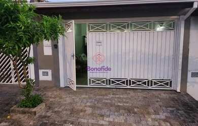 Imagem: A casa possui 2 Dormitórios, 1 Banheiro, 2 Vagas na garagem