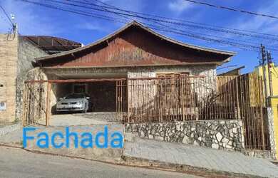 Imagem: A casa possui 3 Dormitórios, 3 Banheiros, 2 Vagas na garagem