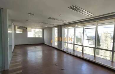 Imagem: O depósito possui 4 Vagas na garagem e 320m² de Área e está