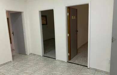 Imagem: A casa possui 4 Dormitórios, 2 Banheiros, 140m² de Área e