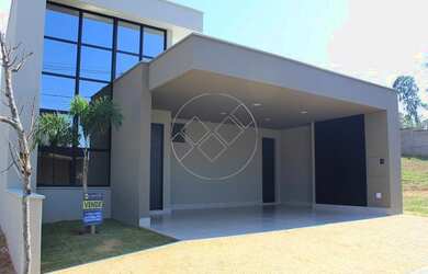 Imagem: A casa possui 3 Dormitórios, 4 Banheiros, 2 Vagas na garagem