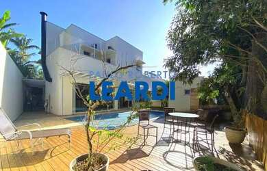 Imagem: A casa em condomínio possui 4 Dormitórios, 4 Banheiros, 4