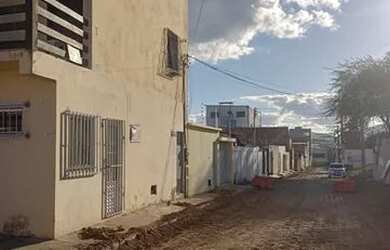 Imagem: A casa possui 2 Dormitórios, 1 Banheiro, 1 Vaga na garagem