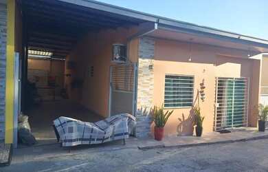 Imagem: A casa em condomínio possui 2 Dormitórios, 2 Banheiros, 2