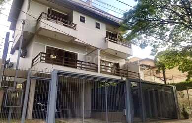 Imagem: A casa possui 3 Dormitórios, 4 Banheiros, 2 Vagas na garagem