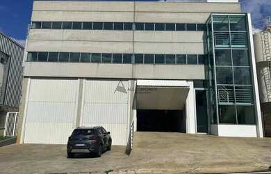 Imagem: A casa possui 5 Banheiros, 975m² de Área e está localizado