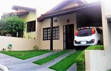 Imagem: A casa possui 3 Dormitórios, 3 Banheiros, 3 Vagas na garagem