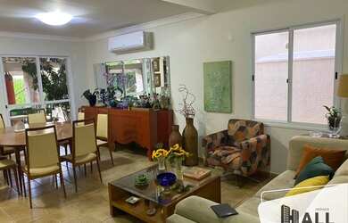 Imagem: A casa em condomínio à venda possui 3 Dormitórios, 5 Banheiros