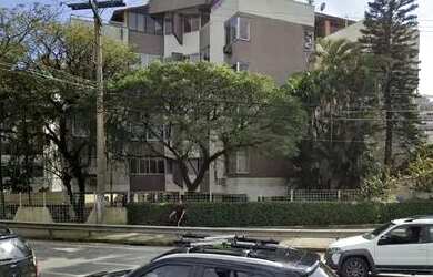 Imagem: O apartamento possui 3 Dormitórios, 1 Banheiro, 1 Vaga na garagem