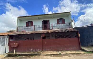 Imagem: A casa possui 2 Dormitórios, 2 Banheiros, 190m² de Área e