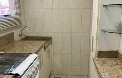 Imagem 6: Apto 01 dormitório com cama de casal, 02 criados-mudos, armário e ventilador...