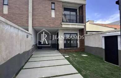 Imagem: A casa possui 4 Dormitórios, 3 Banheiros, 3 Vagas na garagem