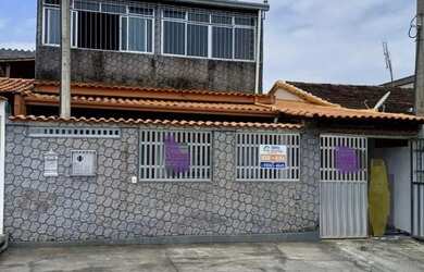 Imagem: A casa possui 3 Dormitórios, 2 Banheiros, 2 Vagas na garagem