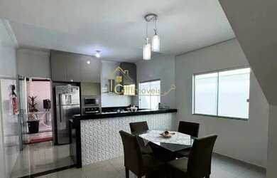 Imagem: A casa possui 3 Dormitórios, 1 Banheiro, 3 Vagas na garagem