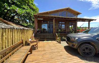 Imagem: A casa possui 4 Dormitórios, 1 Banheiro e 300m² de Área e