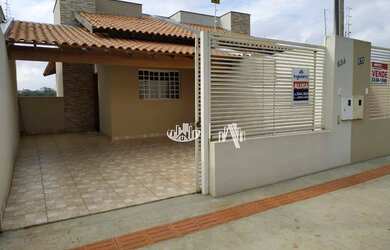 Imagem: A casa possui 3 Dormitórios, 1 Banheiro, 2 Vagas na garagem