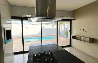 Imagem: A casa em condomínio possui 3 Dormitórios, 4 Banheiros, 4