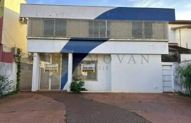 Imagem: O depósito possui 5 Vagas na garagem e 306m² de Área e está