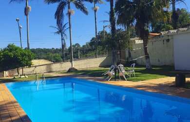 Imagem: A pousada chalé possui 3 Dormitórios, Acomodam 25 pessoas