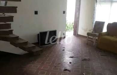 Imagem: A casa possui 4 Dormitórios, 3 Banheiros, 4 Vagas na garagem