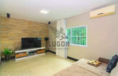 Imagem: A casa possui 4 Dormitórios, 5 Banheiros, 3 Vagas na garagem