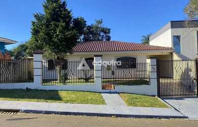 Imagem: A casa possui 5 Dormitórios, 4 Banheiros, 5 Vagas na garagem