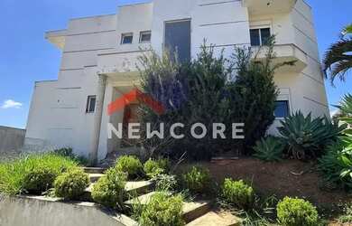 Imagem: A casa em condomínio possui 5 Dormitórios, 5 Banheiros, 3