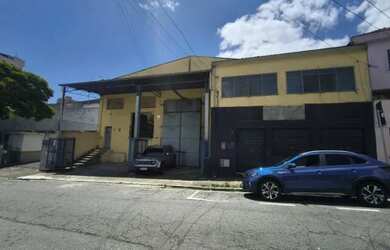 Imagem: O depósito possui 4 Vagas na garagem, 600m² de Área e está