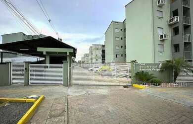 Imagem: O apartamento possui 2 Dormitórios, 1 Banheiro, 1 Vaga na garagem