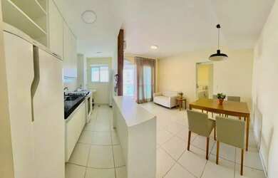 Imagem: O apartamento possui 1 Dormitório, 1 Banheiro, 1 Vaga na garagem