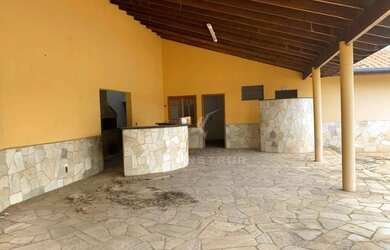 Imagem: O depósito possui 1 Vaga na garagem e 100m² de Área e está