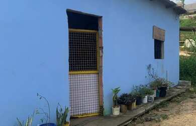 Imagem: A casa possui 1 Dormitório, 1 Banheiro, 1 Vaga na garagem