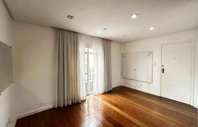 Imagem: O apartamento possui 2 Dormitórios, 1 Banheiro, 2 Vagas na