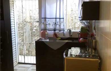 Imagem: A casa possui 2 Dormitórios, 2 Banheiros, 2 Vagas na garagem