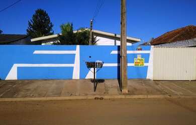 Imagem: A casa possui 3 Dormitórios, 3 Vagas na garagem, 300m² de