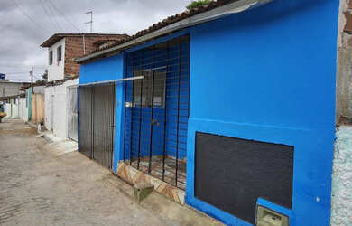 Imagem: A casa possui 2 Dormitórios, 1 Banheiro e 1 Vaga na garagem