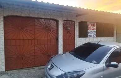 Imagem: A casa possui 2 Dormitórios, 1 Banheiro, 2 Vagas na garagem
