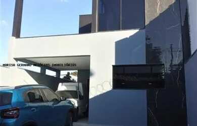 Imagem: A casa possui 3 Dormitórios, 5 Banheiros, 2 Vagas na garagem