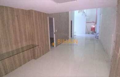 Imagem: O depósito possui 4 Vagas na garagem e 250m² de Área e está