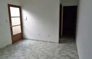 Imagem: A casa à venda possui 2 Dormitórios, 1 Banheiro, 1 Vaga na