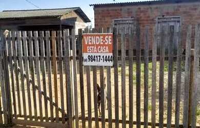 Imagem: A casa possui 2 Dormitórios, 1 Banheiro, 1 Vaga na garagem