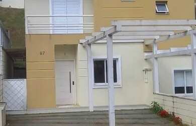 Imagem: A casa em condomínio possui 3 Dormitórios, 2 Banheiros, 2