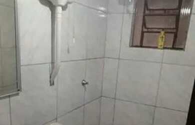 Imagem: A casa possui 1 Dormitório, 1 Banheiro, 30m² de Área e está