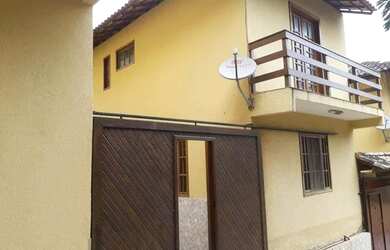 Imagem: A casa possui 2 Dormitórios, 2 Banheiros, 1 Vaga na garagem